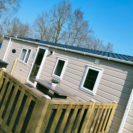 Bj Chalets - De Rug 1 - Vakantiepark Lauwersoog - Luxe Chalet Met Vaatwasser! Vroege Incheck! المظهر الخارجي الصورة
