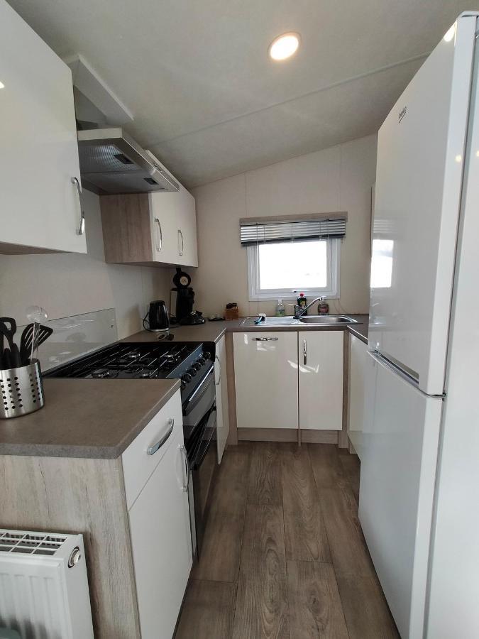 Bj Chalets - De Rug 1 - Vakantiepark Lauwersoog - Luxe Chalet Met Vaatwasser! Vroege Incheck! المظهر الخارجي الصورة