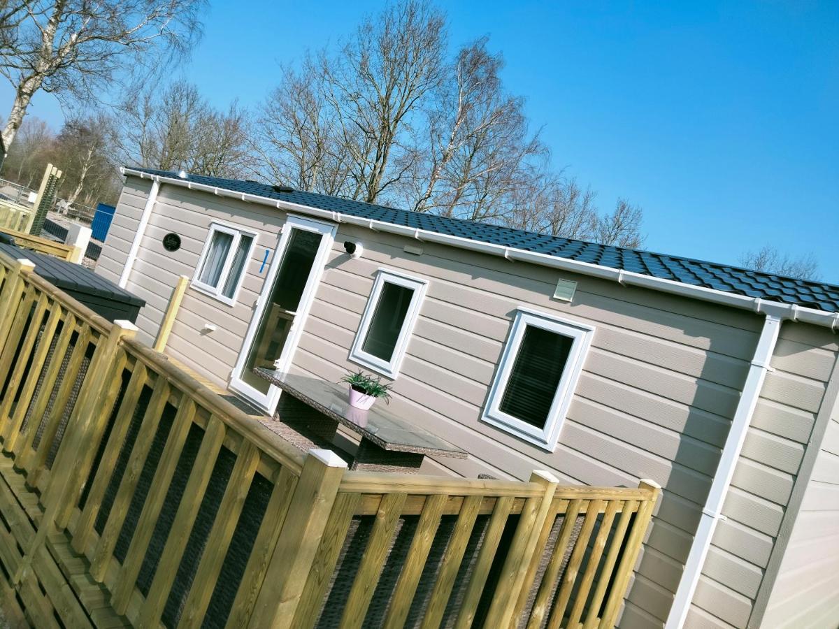 Bj Chalets - De Rug 1 - Vakantiepark Lauwersoog - Luxe Chalet Met Vaatwasser! Vroege Incheck! المظهر الخارجي الصورة