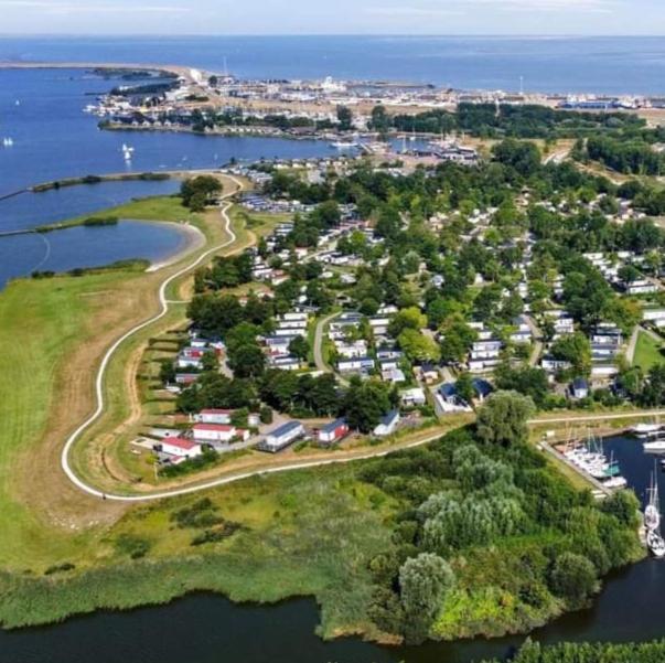 Bj Chalets - De Rug 1 - Vakantiepark Lauwersoog - Luxe Chalet Met Vaatwasser! Vroege Incheck! المظهر الخارجي الصورة